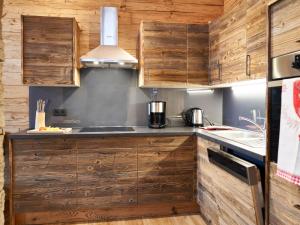 Attic with panoramic views, fireplace & spa bath