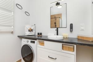 Baltic Twist Apartment with Balcony Jastrzębia Góra by Noclegi Renters