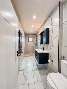 November Apartment - Newly Renovated Central Apartment near Theatre, Old Town