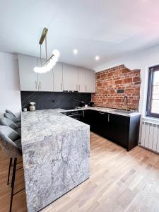 November Apartment - Newly Renovated Central Apartment near Theatre, Old Town