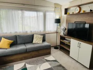 DJD's Place - Caravan Sleeps 6 Felixstowe Beach - Felixstowe