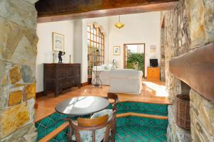 Idyllic Villa - Rooftop Deck - Mountain Views