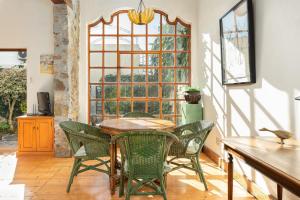 Idyllic Villa - Rooftop Deck - Mountain Views