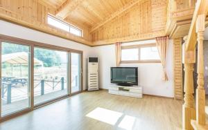 Hongcheon Oz Pension