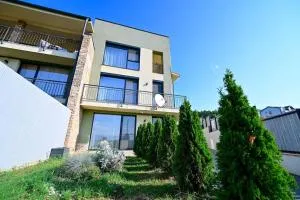 Transylvanian Villa with Mountain View - Cristian