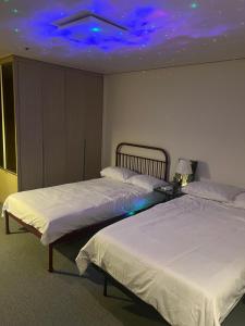 30sec to Hapjeong St Hotel style twin