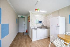 Yangyang Blue Ara Pension