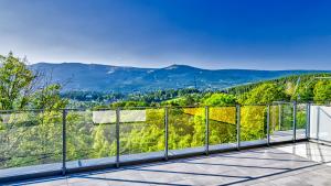 Złoty Horyzont VIP - główny budynek - z basenem, siłownią, grotą solną, bawialnią i restauracją by Royal Aparts