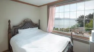 Anmyeondo Bbalgang Pension - Yesan