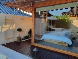 Gyeongju Onsaemi Hanok