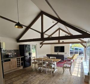 The Old Stables - Self Contained Cottage - Hot Tub and Pool