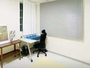 Iksan Dalgwa 7 Pence Pension with dogs