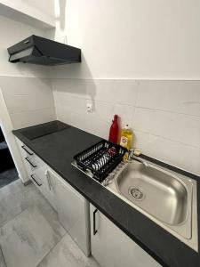 Studio de 25m carré refait à neuf, proche tram B et fac