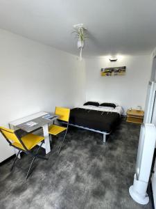 Studio de 25m carré refait à neuf, proche tram B et fac