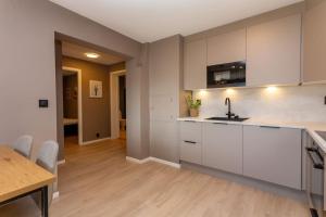 2 bedroom appartment - walking distance to the Technology Park, City Center & Uni - Fully furnished