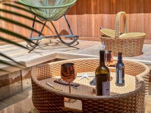 Sokcho Floating Whale Seorak Dojeok Waterfall Stay