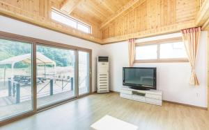 Hongcheon Oz Pension