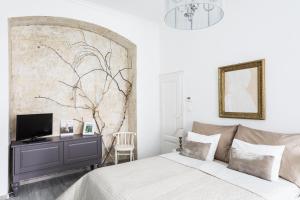 STYLISH APARTMENT IN THE HEART OF THE CENTER with Air Conditioner