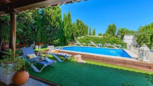 Grand Villa in Chimeneas, pool