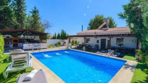 Grand Villa in Chimeneas, pool