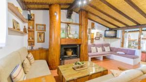 Grand Villa in Chimeneas, pool