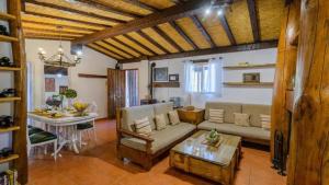 Grand Villa in Chimeneas, pool