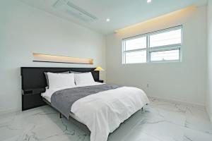 Private Gangneung Pool Villa