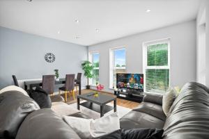 Modern Two Bedroom Apartment - Secure Parking - Birmingham City Centre - 195M