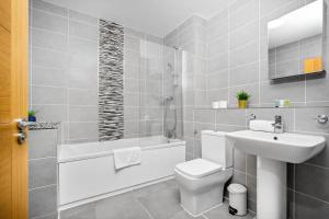 Modern Two Bedroom Apartment - Secure Parking - Birmingham City Centre - 195M