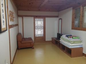 Gangneung Wangsangoal Hanok Pension
