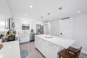 Cabana-style condo in Anglers Cove with pools and spas