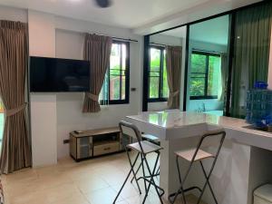 Penthouse Crystal Bay Apartments