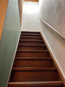 Zolderstudio dichtbij Goffert met eigen badkamer en WC, eigen keuken, eigen ingang
