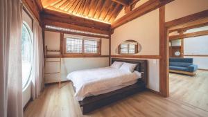 Gyeongju Ojae Hanok Pool Villa