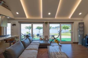 Namhae Boolgeun Noeul Pool Villa