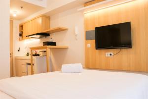 Modern Studio Room at Tokyo Riverside PIK 2 Apartment By Travelio