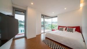 Jeju Mia Private Pool Villa large outdoor warm pool