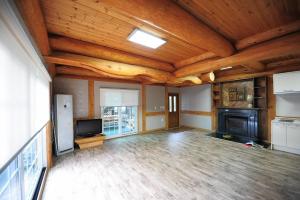 Boryeong Rich Valley Log Village Pension