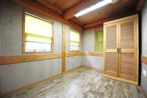 Boryeong Rich Valley Log Village Pension