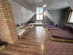 Pirtis su kubilu ant ežero kranto Birvarelax