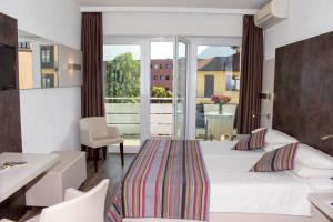 Comfort Double Room with Balcony room in Colorado Hotel