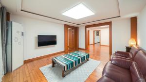 Gyeongju Recreation Area Hanok Pool Villa