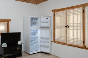 Yeongyang Daetigol Red Clay Room