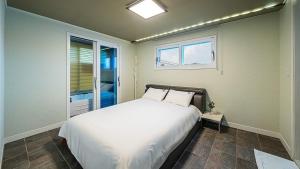 Geojedo Modern 239 Pension Spa, Netflix, Munhwanuri