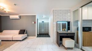 Geojedo Modern 239 Pension Spa, Netflix, Munhwanuri