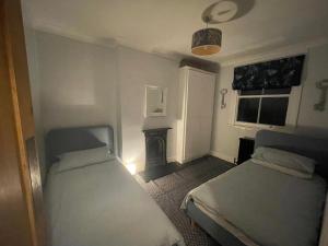 Shepherds Bus- 3 Bed Sleeps 6 Parking