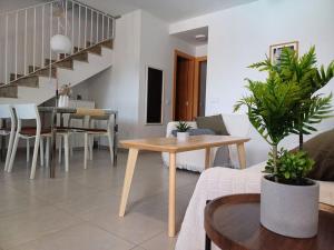 Amplio duplex en la playa con piscina