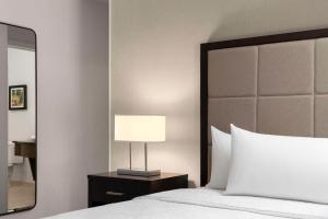 Queen Suite - Hearing Access/Non-Smoking room in Homewood Suites by Hilton Cambridge-Arlington