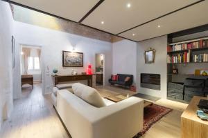 Unique 100 sqm design flat in Oltrarno