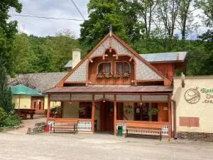 Zlatý páv - Komjáti